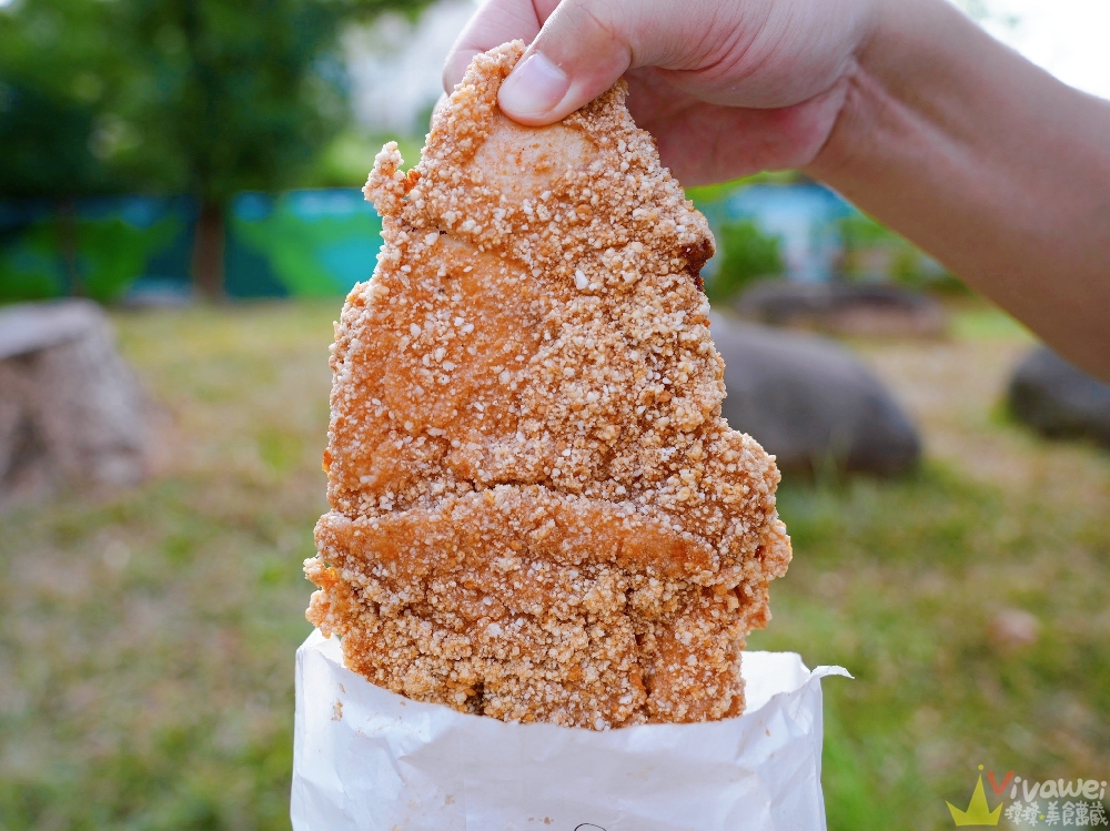 苗栗市美食｜『潮麻吉 香雞潮牌（苗栗中華店）』北苗炸物推薦！現炸現吃最好吃！必吃甜不辣+三角骨+傳統刷醬雞排！