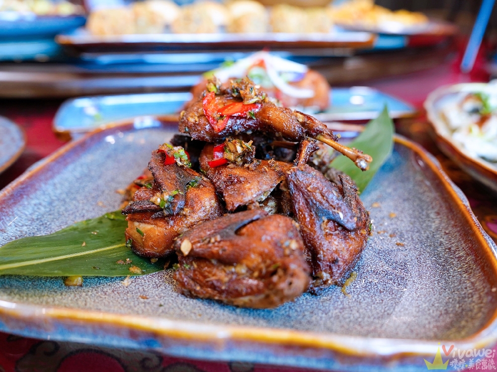 苗栗三灣美食｜『龍叔伯庭園餐館』超氣派的客家私房台菜餐廳～餐點品項豐富又好吃～親子友善且附設免費停車場！