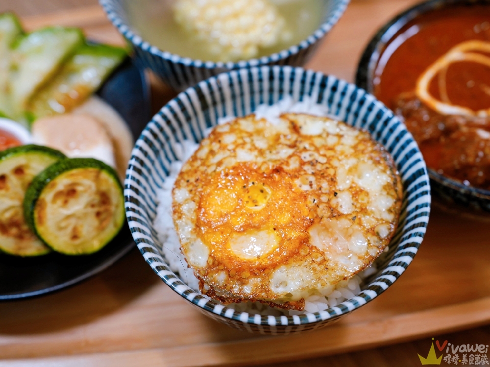 台中市美食｜『阿飛Brunch』台中火車站人氣早午餐！必點肉醬乳酪熱壓吐司&香料熟成咖哩牛～森林系空間超療癒！