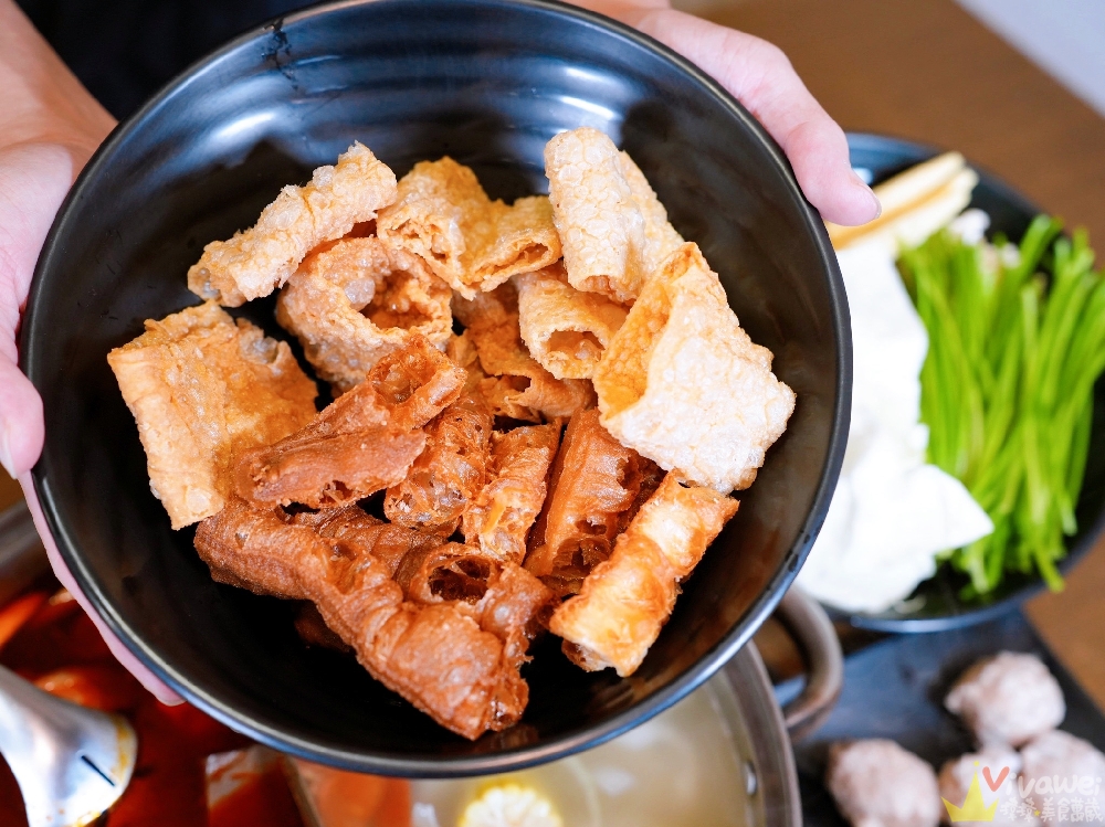 桃園市美食｜『鐵木真麻辣鴛鴦火鍋』在地開業多年的單點傳統台式麻辣鍋～鴨血和豆腐免費續加！