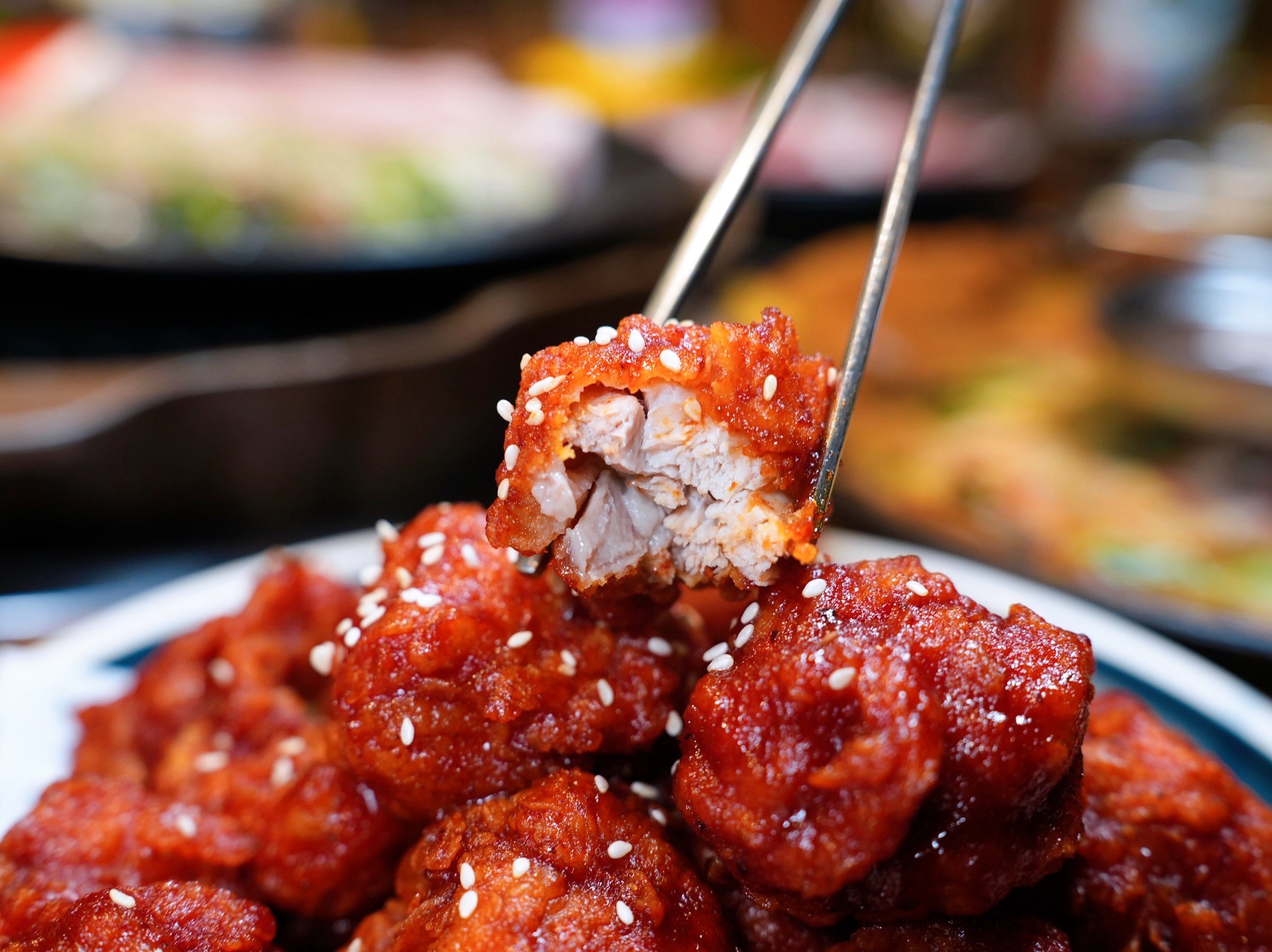 新北板橋美食｜『ABV Bar & Kitchen 韓式餐酒館』板橋車站道地韓式料理餐酒館&超過300款精釀啤酒！韓式小菜吃到飽～還有桌邊韓式烤肉服務！