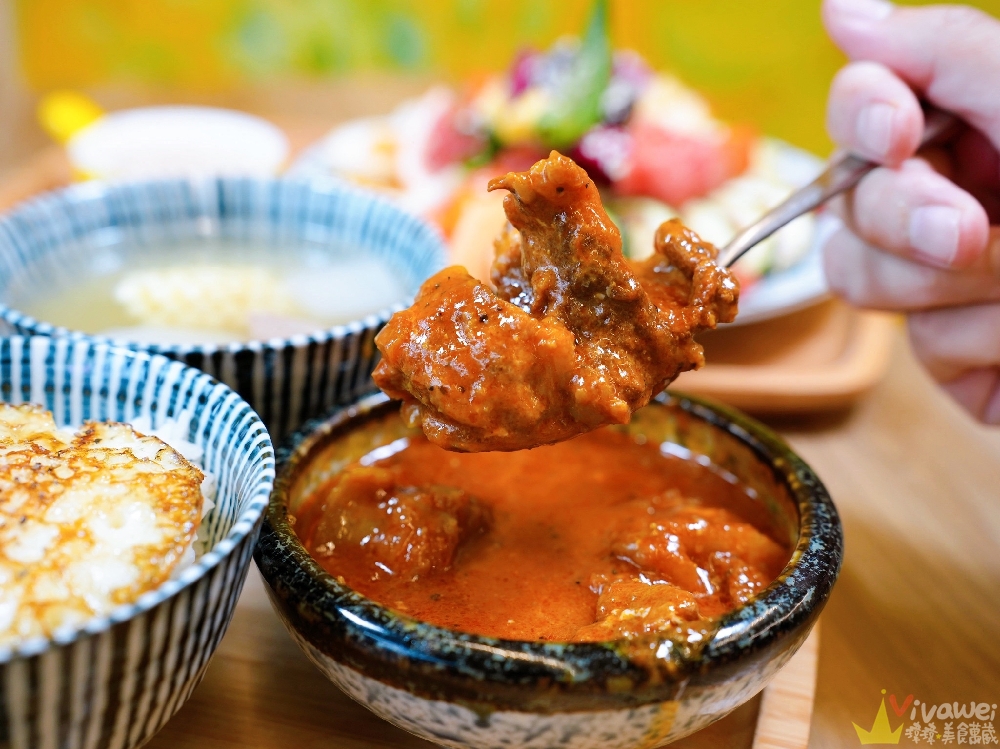 台中市美食｜『阿飛Brunch』台中火車站人氣早午餐！必點肉醬乳酪熱壓吐司&香料熟成咖哩牛～森林系空間超療癒！