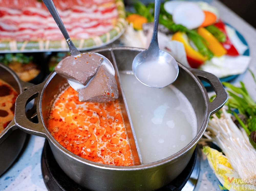 苗栗頭份美食｜『月團圓雞湯火鍋-苗栗頭份店』火鍋控必收！2025全新裝潢自助吧大升級！個人獨享鴛鴦鍋～蔬菜品項豐富～高品質鍋物專賣！