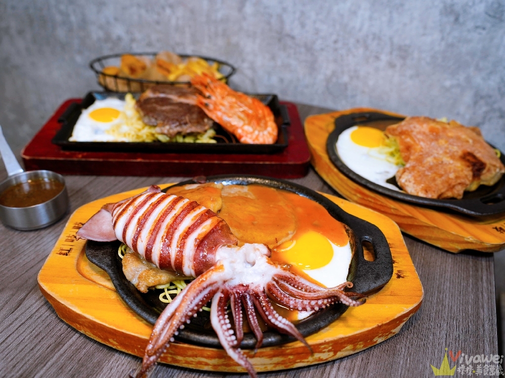 苗栗市美食｜『紅吱吱平價牛排館-苗栗店』排餐只要180元起~可免費加麵一次！自助吧享濃湯,爆米花,抹醬吐司,冷熱飲,霜淇淋免費吃到飽！