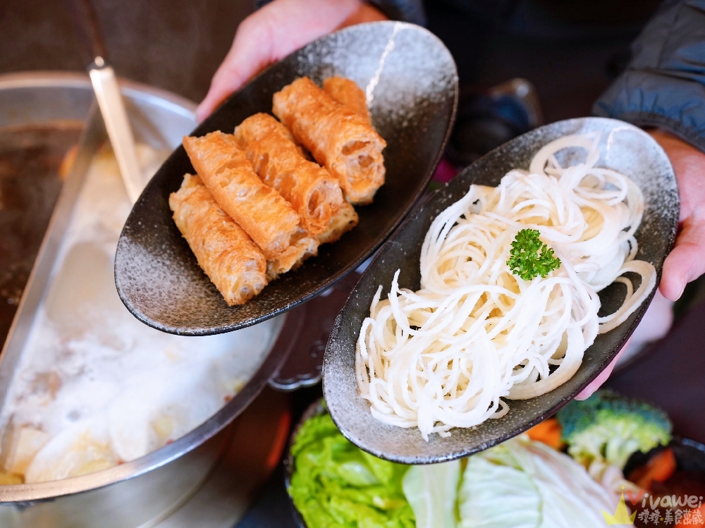 桃園市美食｜『岩漿火鍋-桃園中正店』桃園麻辣火鍋推薦！藝文特區高級質感鍋物~鍋底免費續加還能外帶！