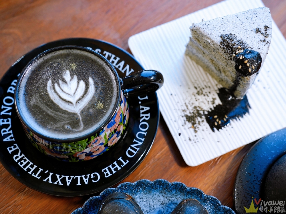 苗栗後龍美食｜『烏色咖啡-高鐵旗艦店』全新開幕！帶有客家元素的黑色質感系餐廳！有正餐料理及後龍店限定的雞蛋糕！