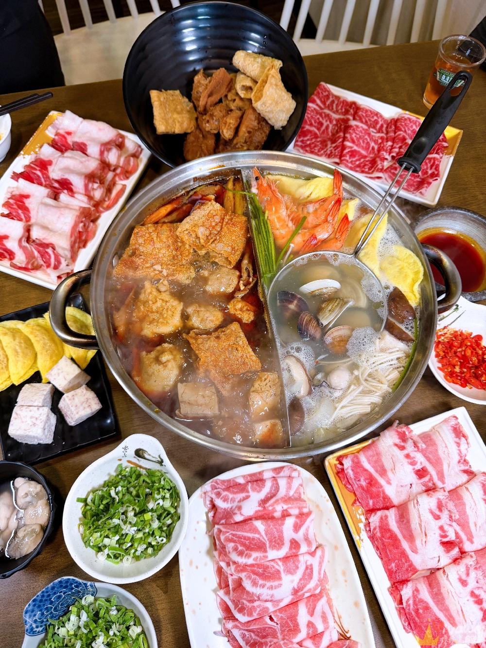 桃園市美食｜『鐵木真麻辣鴛鴦火鍋』在地開業多年的單點傳統台式麻辣鍋～鴨血和豆腐免費續加！