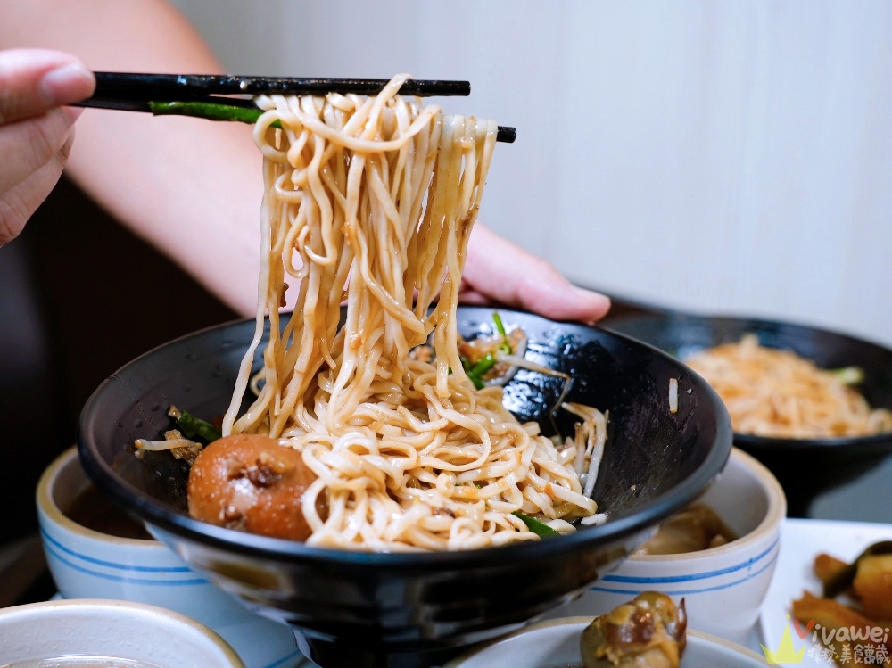 苗栗頭份美食｜『李記燉品屋』平日限定！百元有找的原盅燉湯！推薦必吃滷肉飯&竹山意麵&現切滷味！