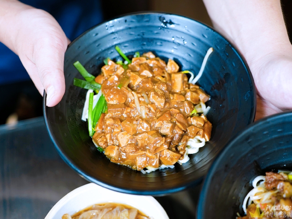 苗栗頭份美食｜『李記燉品屋』平日限定！百元有找的原盅燉湯！推薦必吃滷肉飯&竹山意麵&現切滷味！