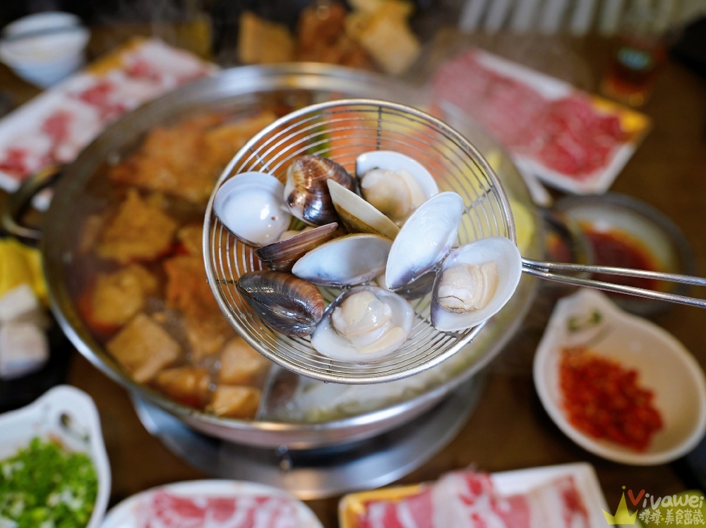桃園市美食｜『鐵木真麻辣鴛鴦火鍋』在地開業多年的單點傳統台式麻辣鍋～鴨血和豆腐免費續加！