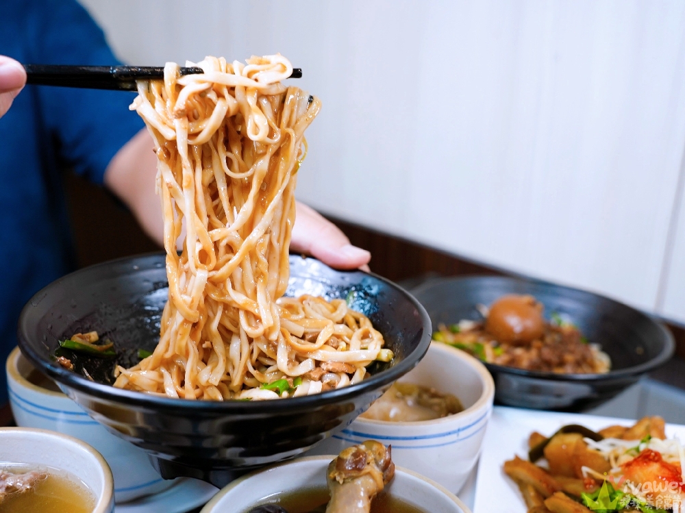 苗栗頭份美食｜『李記燉品屋』平日限定！百元有找的原盅燉湯！推薦必吃滷肉飯&竹山意麵&現切滷味！