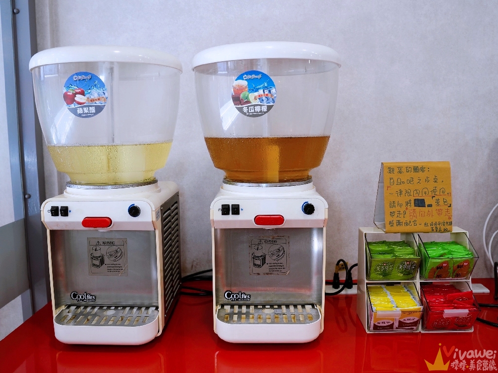 苗栗市美食｜『紅吱吱平價牛排館-苗栗店』排餐只要180元起~可免費加麵一次！自助吧享濃湯,爆米花,抹醬吐司,冷熱飲,霜淇淋免費吃到飽！