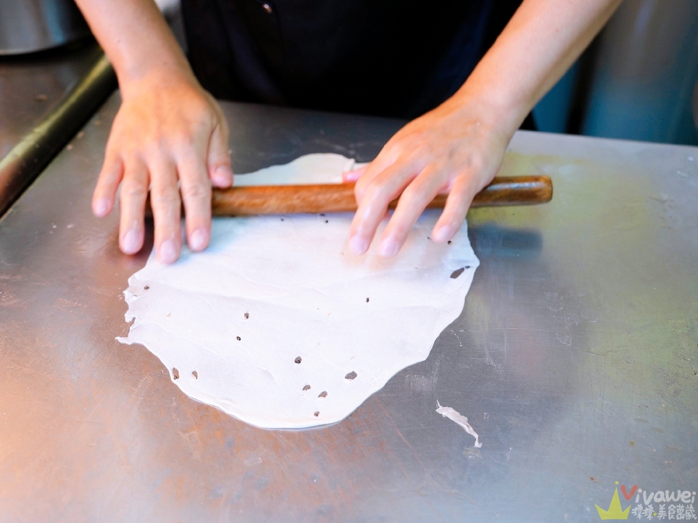 桃園平鎮美食｜『巷仔口早餐』隱藏版的無招牌早餐！招牌手工現桿蛋餅～搭配麵線&滷肉飯等中式早餐！
