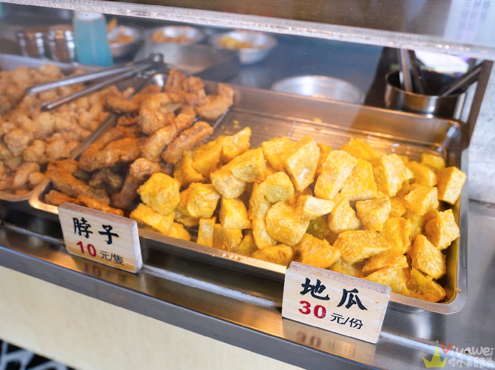 桃園蘆竹美食｜『尚豪轟炸雞翅（坑口店）』平日限定！藏在工業區的好吃炸物專賣！必買魷魚,甜不辣,地瓜～可免費加蒜片！