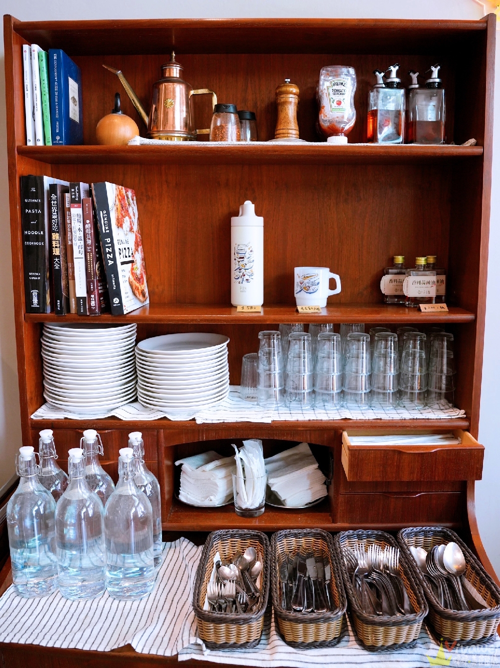 桃園中壢美食｜『品手感披薩 Pin Pizza Bar』內壢現烤披薩香氣逼人！招牌阿山哥鹹豬肉披薩&五種起司披薩！