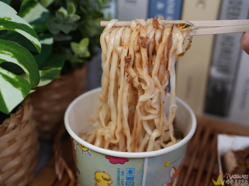 桃園平鎮美食|『銅板麵店』文青風小吃店!販售招牌蔥油雞肉飯~還有好吃的乾麵和現切滷味小菜! 桃園平鎮美食|『銅板麵店』文青風小吃店!販售招牌蔥油雞肉飯~還有好吃的乾麵和現切滷味小菜!