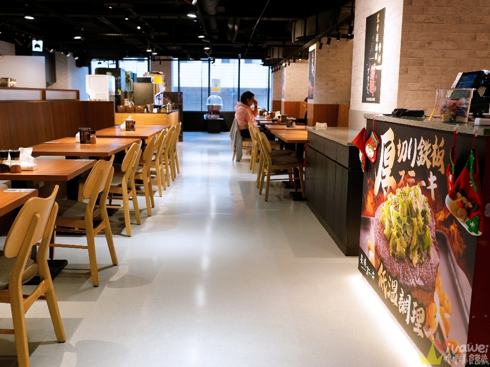 桃園市美食｜『炙り庵steak牛排』桃園車站新開幕！嚴選牛肉現煎炙燒～自助區誠意滿滿～牛滷肉飯,味噌湯,炸薯條通通無限續！
