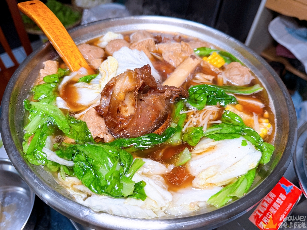 苗栗竹南美食｜『詹師傅越式羊肉爐』食補暖身!炭火加熱的古早味羊肉爐~讓你從裡暖到外!
