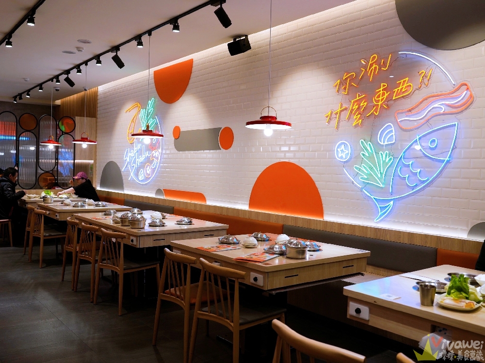 桃園中壢美食｜『錢都日式涮涮鍋-中壢新生店』平日限定經濟雙拼海陸鍋超划算~自助吧飲料,甜湯,冰沙,冰淇淋吃到飽！