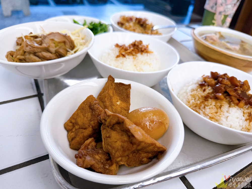 台北東湖美食｜『純發滷肉飯』文青風格小吃店～膠質滿滿的肥肉派滷肉飯&滷大腸必點！