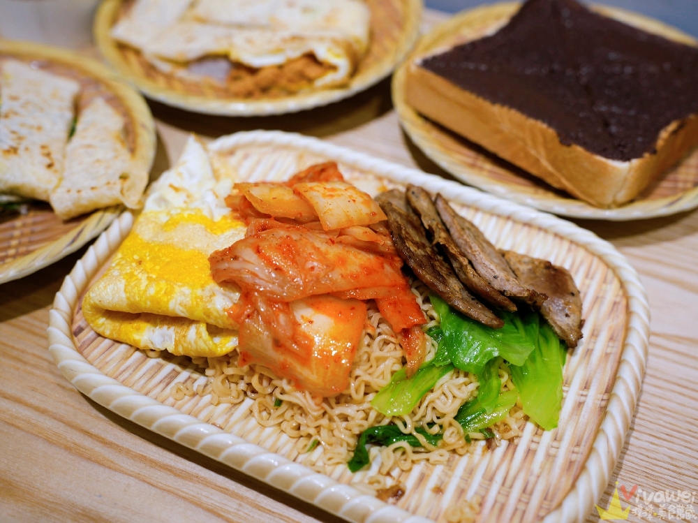 苗栗市美食｜『宜華蛋餅-苗栗正發店』必點粉漿蛋餅！芋泥肉鬆&九層塔蛋餅超有特色~炒泡麵也好吃！