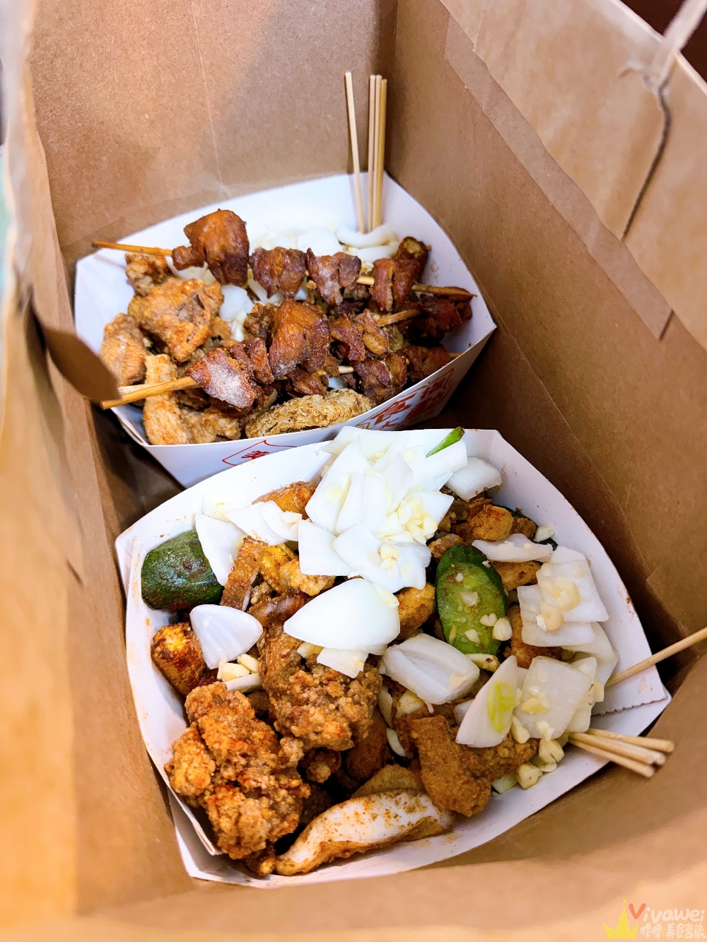 苗栗市美食｜『多汁香炸雞』加了滿滿蒜頭和洋蔥的炸物專賣！必吃魷魚,玉米筍及炸雞翅！
