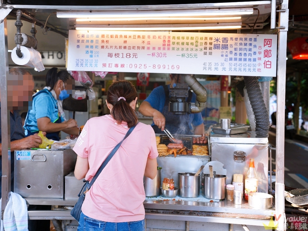 苗栗市美食｜『阿鄭伯古早味小吃』火旁人市集內的人氣攤商～18元銅板價的古早味美食~必吃黑輪及現烤香腸！