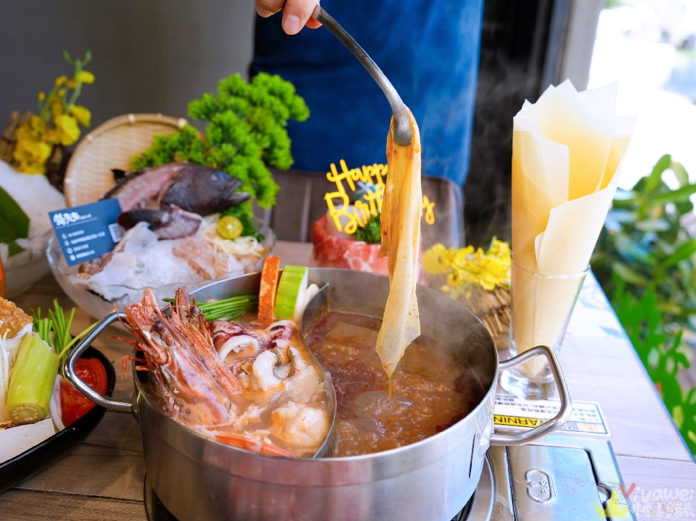 桃園中壢美食｜『鍋強強極緻火鍋』新升級桌邊蔬菜免費續&氣泡飲料暢飲&指定套餐+100元肉肉吃到飽！附設免費停車場~親子友善餐廳~回訪多次的質感火鍋店！