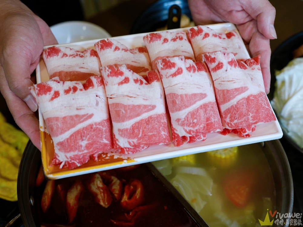 桃園市美食｜『鐵木真麻辣鴛鴦火鍋』在地開業多年的單點傳統台式麻辣鍋～鴨血和豆腐免費續加！