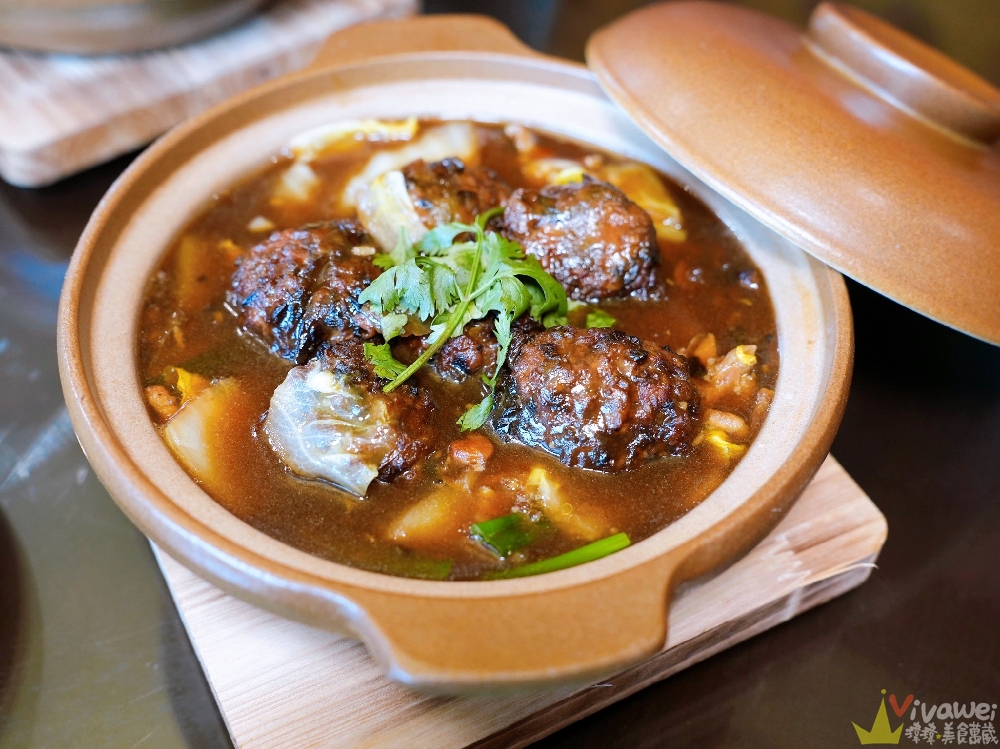 苗栗三灣美食｜『龍叔伯庭園餐館』超氣派的客家私房台菜餐廳～餐點品項豐富又好吃～親子友善且附設免費停車場！