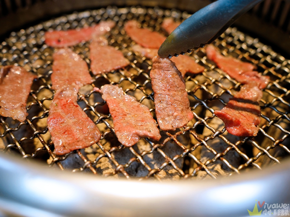 桃園中壢美食｜『三柒燒肉專門店』超豪華和牛燒烤吃到飽！還有生啤酒無限暢飲！