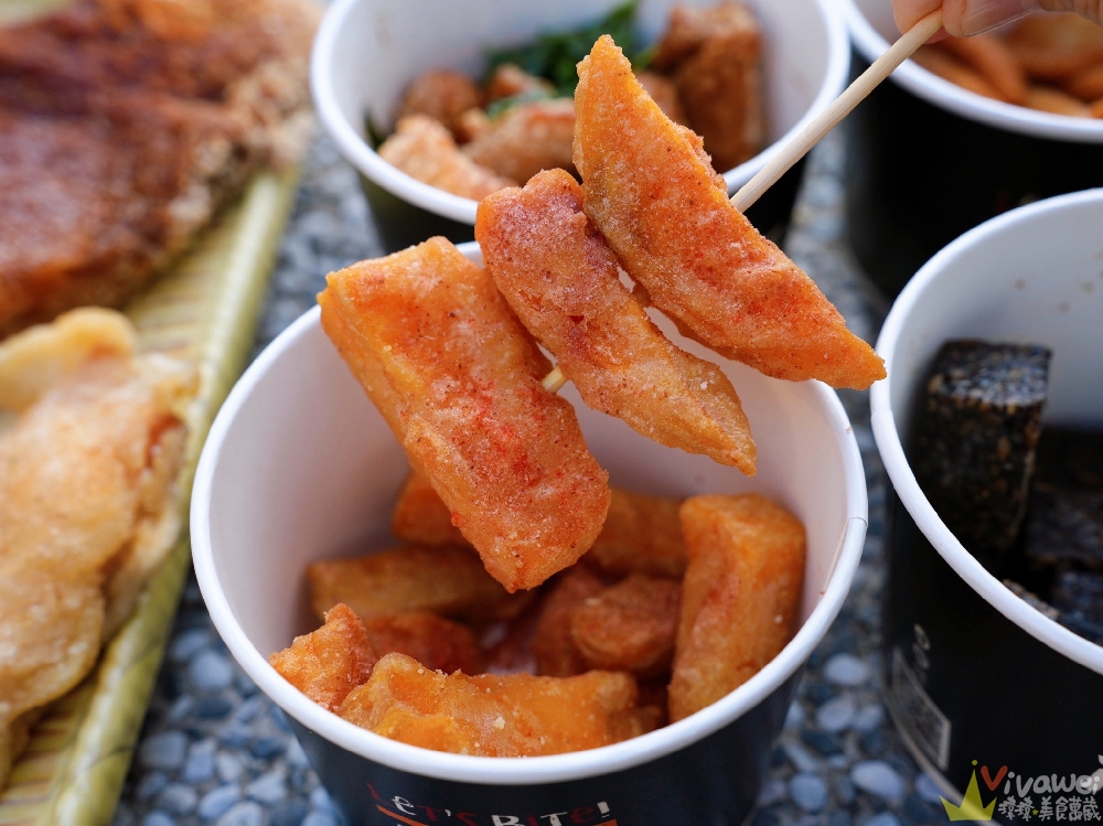 苗栗市美食｜『潮麻吉 香雞潮牌（苗栗中華店）』北苗炸物推薦！現炸現吃最好吃！必吃甜不辣+三角骨+傳統刷醬雞排！