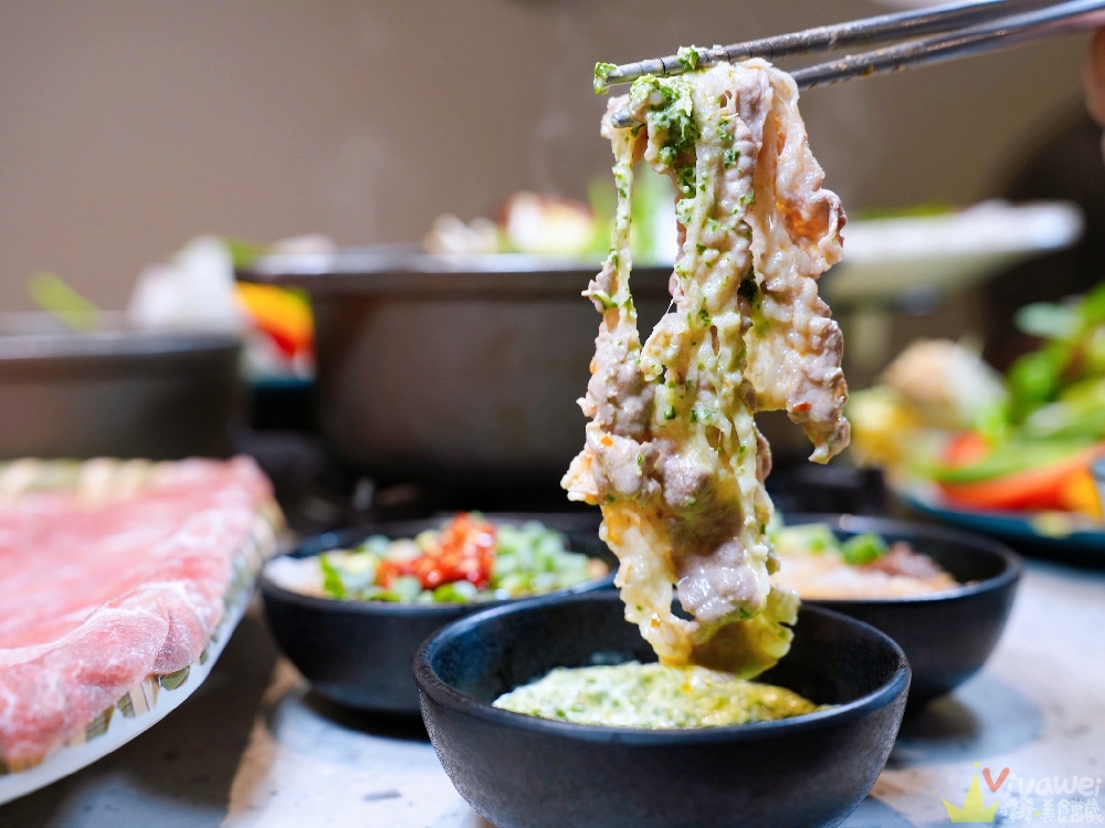 苗栗頭份美食｜『月團圓雞湯火鍋-苗栗頭份店』火鍋控必收！2025全新裝潢自助吧大升級！個人獨享鴛鴦鍋～蔬菜品項豐富～高品質鍋物專賣！