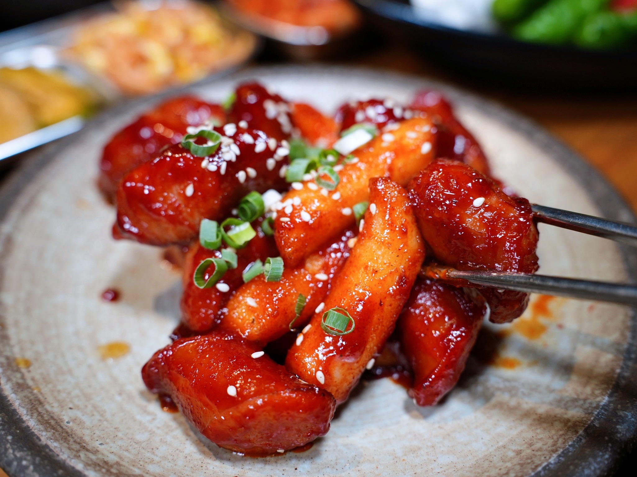 新北板橋美食｜『ABV Bar & Kitchen 韓式餐酒館』板橋車站道地韓式料理餐酒館&超過300款精釀啤酒！韓式小菜吃到飽～還有桌邊韓式烤肉服務！