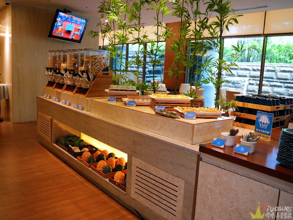 宜蘭礁溪住宿｜『長榮鳳凰酒店(礁溪)』開箱生日我最大方案&鳳凰飴號！客房生日布置&免費生日蛋糕！鳳凰飴號的星巴克咖啡下午茶&晚上Happy Hour暢飲！