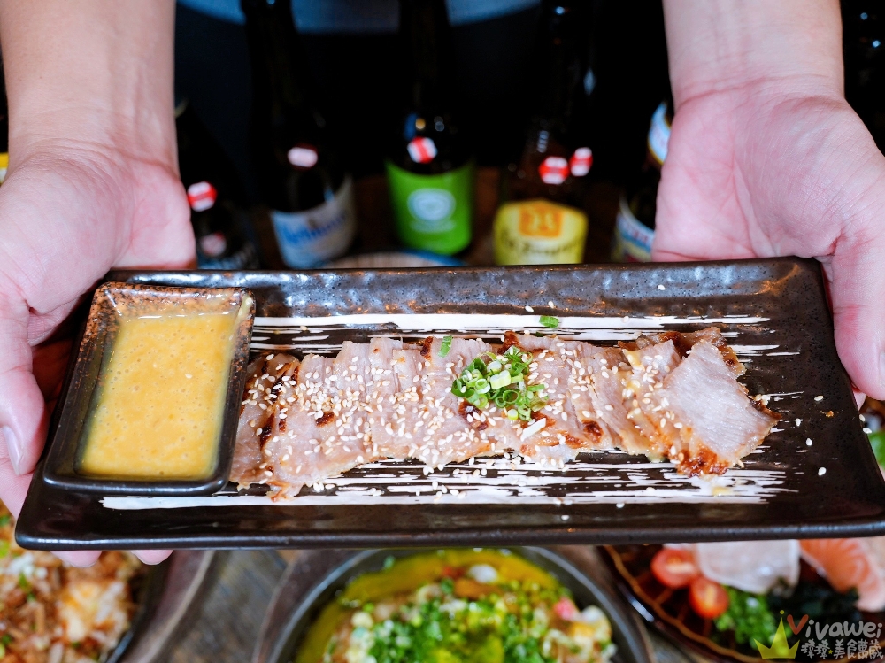 台北中山美食｜『ABV日式居酒館-台北中山店』最具話題性的稻草燒盛合！還有大阪燒,廣島燒,串燒等日式美食~搭配300多款精釀啤酒~小酌小聚的深夜美食首選！