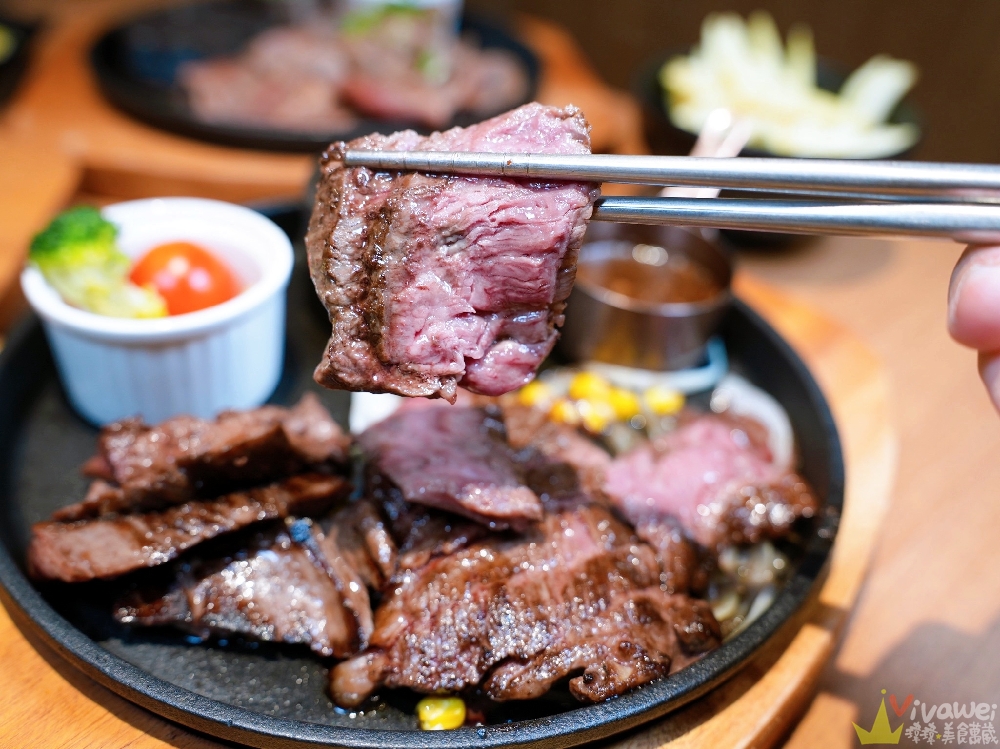桃園市美食｜『炙り庵steak牛排』桃園車站新開幕！嚴選牛肉現煎炙燒～自助區誠意滿滿～牛滷肉飯,味噌湯,炸薯條通通無限續！