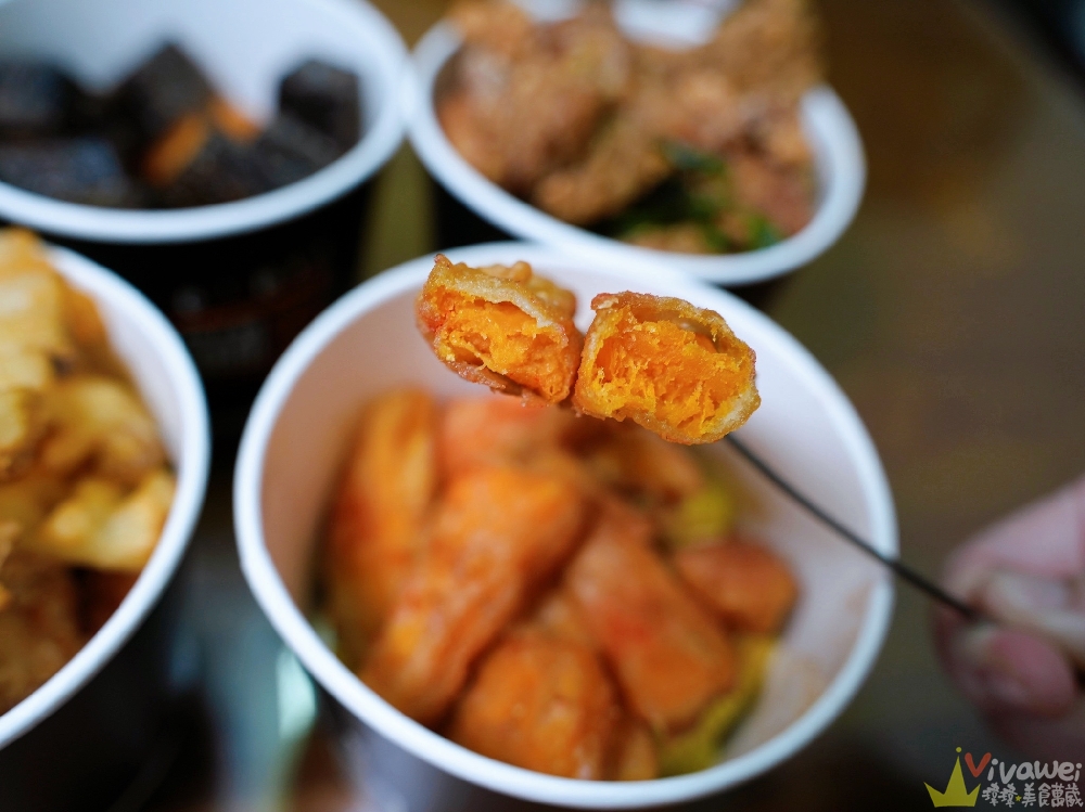 苗栗市美食｜『潮麻吉 香雞潮牌（苗栗中華店）』北苗炸物推薦！現炸現吃最好吃！必吃甜不辣+三角骨+傳統刷醬雞排！