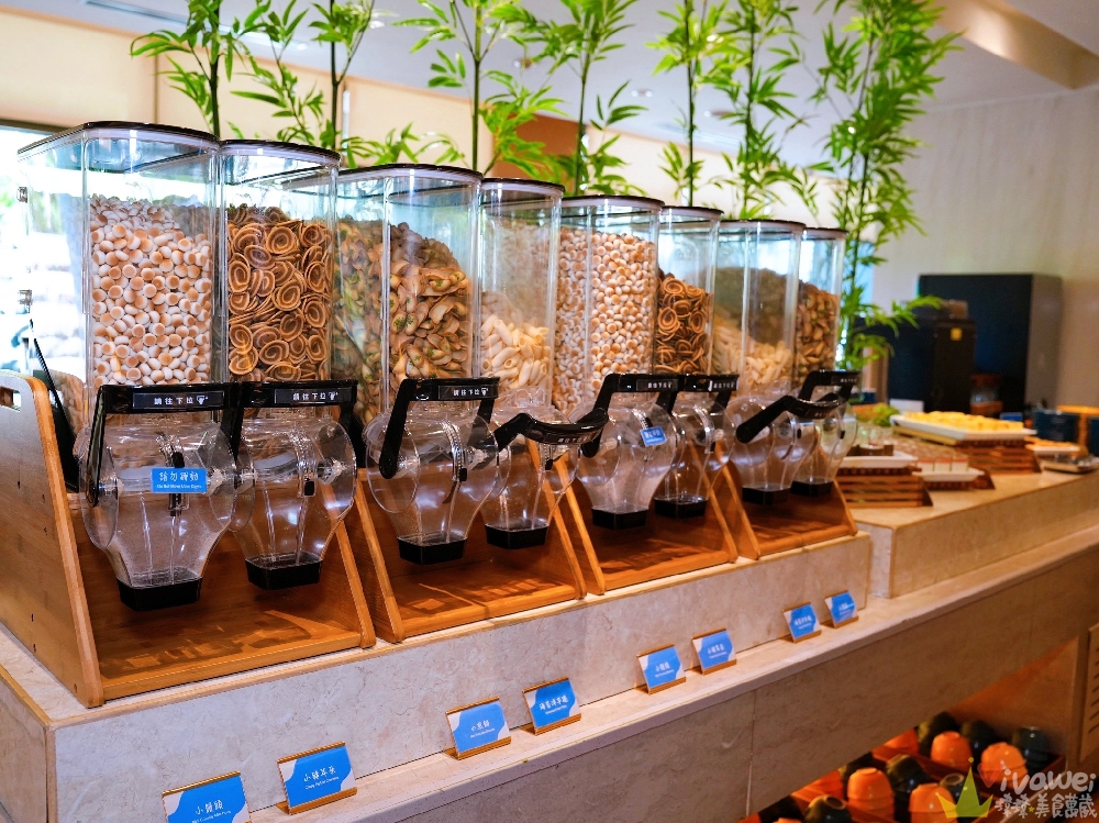 宜蘭礁溪住宿｜『長榮鳳凰酒店(礁溪)』開箱生日我最大方案&鳳凰飴號！客房生日布置&免費生日蛋糕！鳳凰飴號的星巴克咖啡下午茶&晚上Happy Hour暢飲！