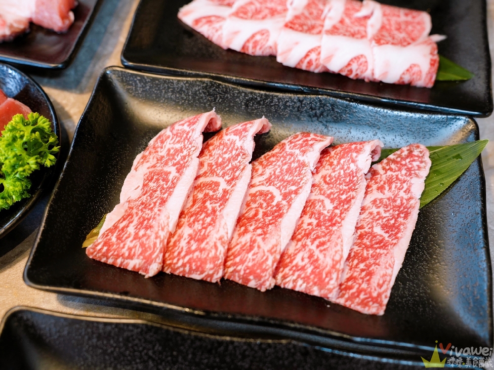 桃園市美食｜『三柒燒肉專門店-桃園中華店』桃園火車站新開幕燒肉吃到飽！日本A5和牛+波士頓龍蝦+松葉蟹腳+鱈場蟹腳無限供應～1988元頂級燒肉吃到飽推薦！