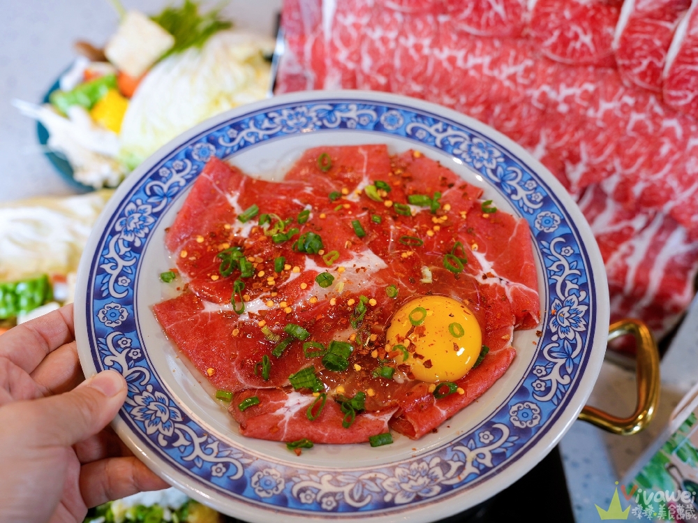 苗栗頭份美食|『月團圓雞湯火鍋-苗栗頭份店』最低388元起蔬菜自助吧吃到飽~大推單人獨享鴛鴦鍋~超狂香菜皮蛋鍋新上市! 苗栗頭份美食|『月團圓雞湯火鍋-苗栗頭份店』最低388元起蔬菜自助吧吃到飽~大推單人獨享鴛鴦鍋~超狂香菜皮蛋鍋新上市!