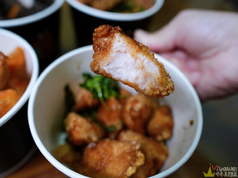 苗栗市美食｜『潮麻吉 香雞潮牌（苗栗中華店）』北苗炸物推薦！現炸現吃最好吃！必吃甜不辣+三角骨+傳統刷醬雞排！