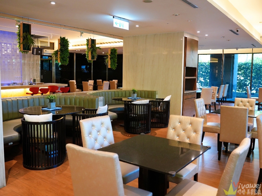 宜蘭礁溪住宿｜『長榮鳳凰酒店(礁溪)』開箱生日我最大方案&鳳凰飴號！客房生日布置&免費生日蛋糕！鳳凰飴號的星巴克咖啡下午茶&晚上Happy Hour暢飲！