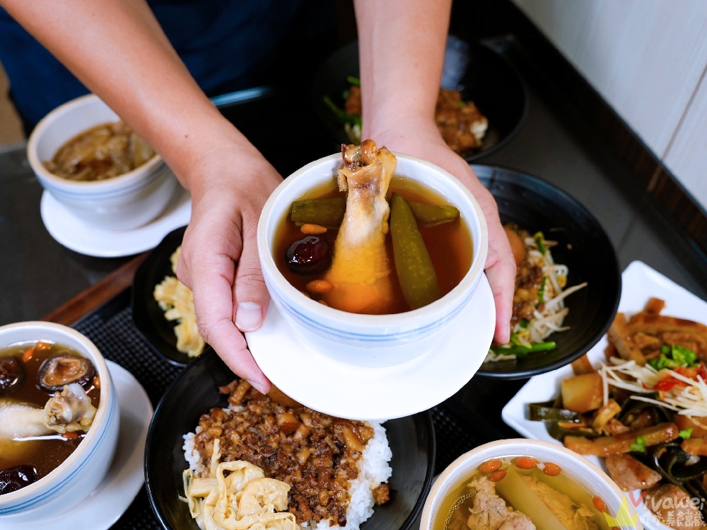 苗栗頭份美食｜『李記燉品屋』平日限定！百元有找的原盅燉湯！推薦必吃滷肉飯&竹山意麵&現切滷味！
