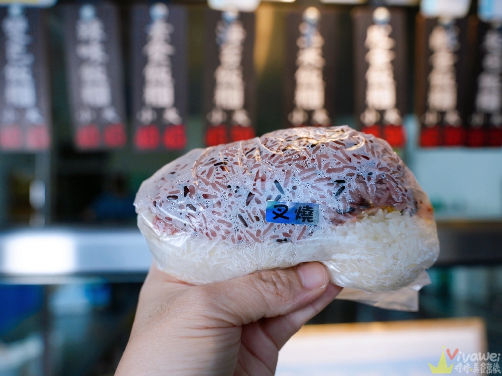 苗栗市美食｜『UBON廚房』必點超狂的大份量飯糰！推薦皮蛋飯糰+叉燒飯糰加辣！隱藏版綜合粥料多到爆！