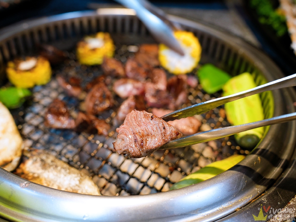 桃園中壢美食｜『三柒燒肉專門店』超豪華和牛燒烤吃到飽！還有生啤酒無限暢飲！