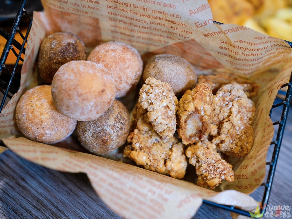 苗栗市美食｜『紅吱吱平價牛排館-苗栗店』排餐只要180元起~可免費加麵一次！自助吧享濃湯,爆米花,抹醬吐司,冷熱飲,霜淇淋免費吃到飽！