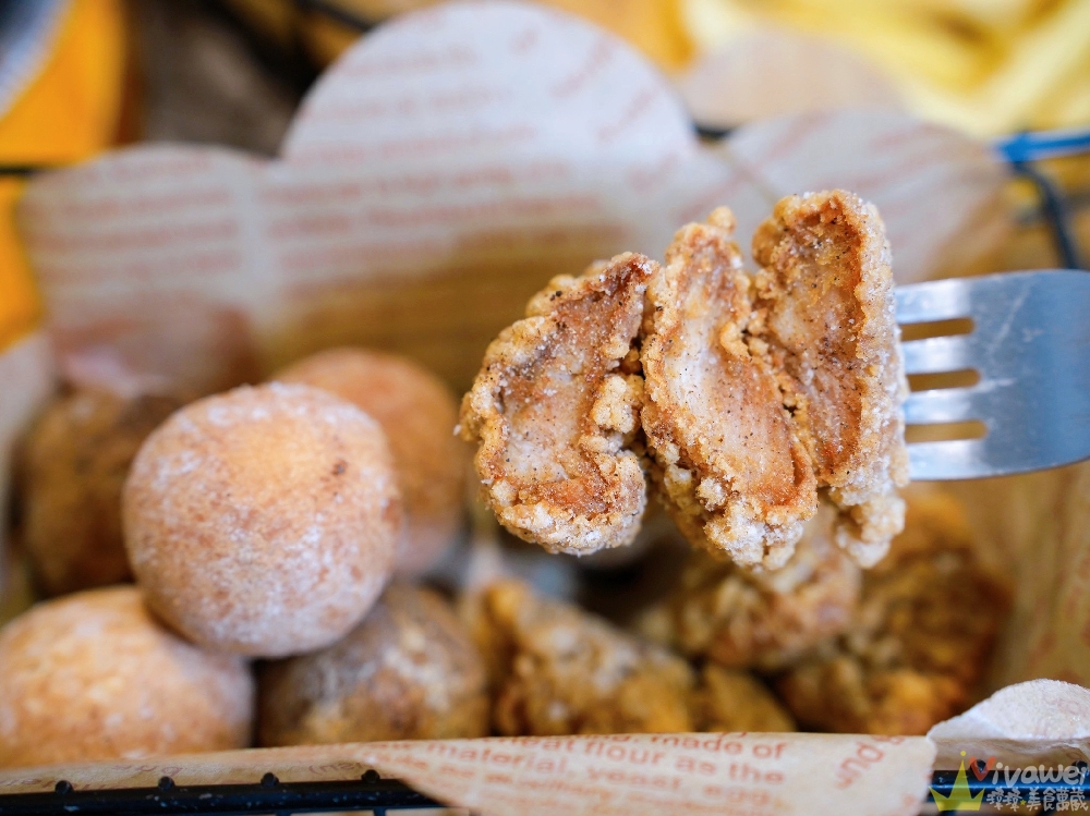 苗栗市美食｜『紅吱吱平價牛排館-苗栗店』排餐只要180元起~可免費加麵一次！自助吧享濃湯,爆米花,抹醬吐司,冷熱飲,霜淇淋免費吃到飽！