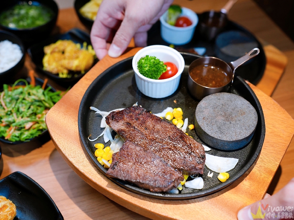 桃園市美食｜『炙り庵steak牛排』桃園車站新開幕！嚴選牛肉現煎炙燒～自助區誠意滿滿～牛滷肉飯,味噌湯,炸薯條通通無限續！