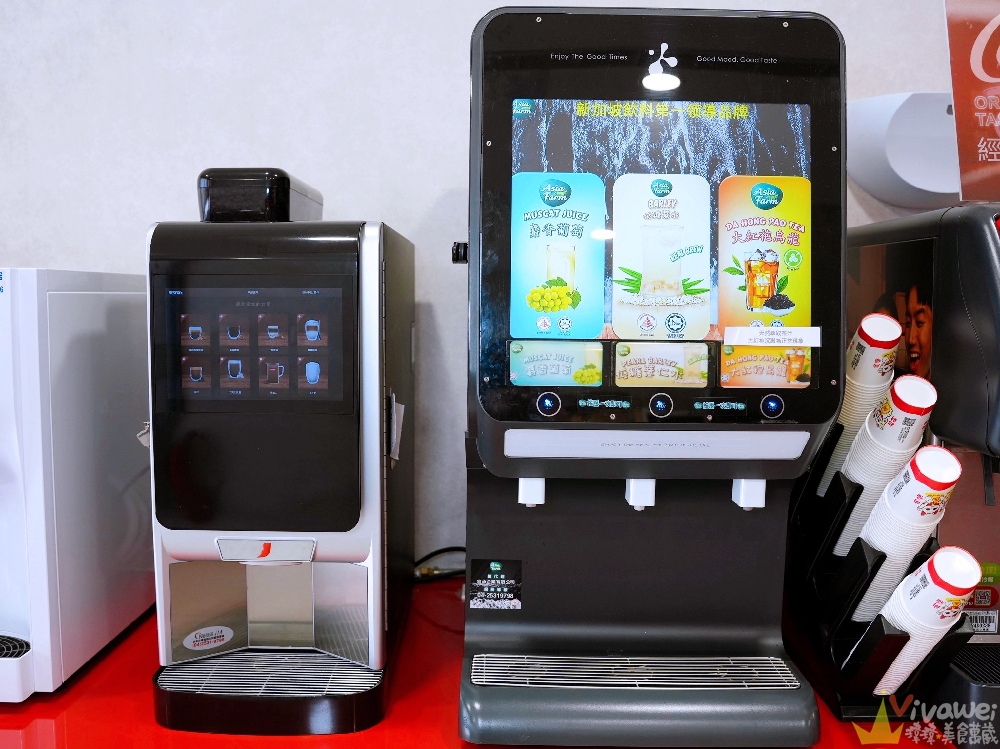 苗栗市美食｜『紅吱吱平價牛排館-苗栗店』排餐只要180元起~可免費加麵一次！自助吧享濃湯,爆米花,抹醬吐司,冷熱飲,霜淇淋免費吃到飽！